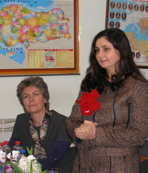 Yasemin Çegerek bezoekt Turkse gemeenschap in Eerbeek
