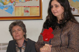 Yasemin Çegerek bezoekt Turkse gemeenschap in Eerbeek